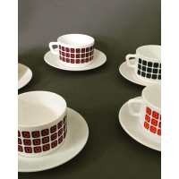 Vintage Arcopal koppen en schotels